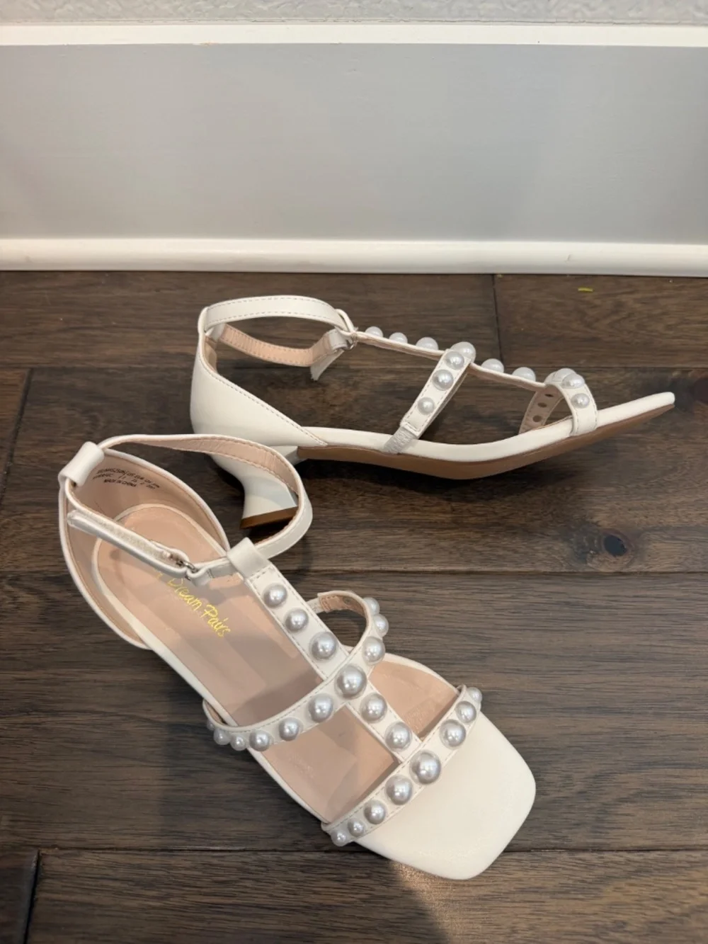 NWT Girl’s Amazon White Kitten Heel Dress Shoes Size 3